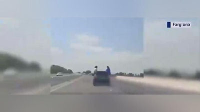 Изрображение 'В Фергане водитель прокатил девушек за пределами салона авто и теперь выплатит штраф'