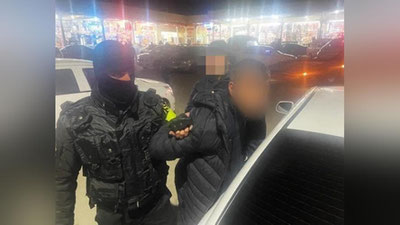 'Самарқандда ҳайдовчилардан товламачилик йўли билан пул ундириб келган гуруҳ қўлга олинди'ning rasmi