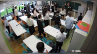 Изрображение 'МНО объяснило ситуацию с "короткими носками" в школе (видео)'