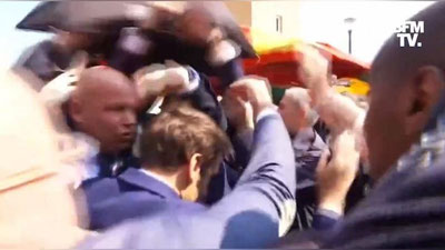 Изрображение 'Эмманюэля Макрона закидали помидорами (видео)'