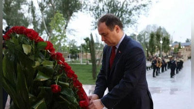 Изрображение 'Премьер-министр Беларуси Роман Головченко посетил Парк Победы в Ташкенте'