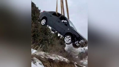 Изрображение 'В Бостанлыке упавшую Gentra достали со склона: ГУБДД объяснило кадры'