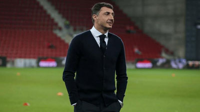 '"Paxtakor"ning sobiq bosh murabbiyi Angliyada ishlashga ruxsatnoma oldi'ning rasmi