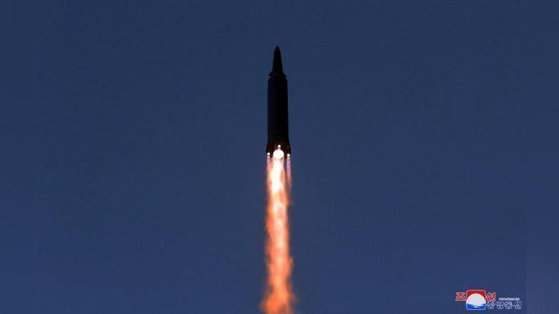 'Токио Шимолий Кореяни Япон денгизига яна ракета учирди деган айблов қўймоқда'ning rasmi