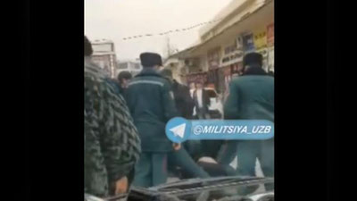 Изрображение 'В ГУВД объяснили момент жесткого задержания торговцев из перехода на "Универсаме" (видео)'