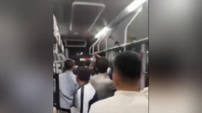 Изрображение 'Конфликт между водителем автобуса и пассажирами в Ташкенте попал на видео'