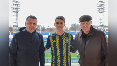 'Икром Алибоев "Пахтакор" футболчисига айланди'ning rasmi