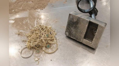 Изрображение 'Пассажирка рейса "Стамбул-Ташкент" пыталась ввезти золотые украшения в соковыжималке'