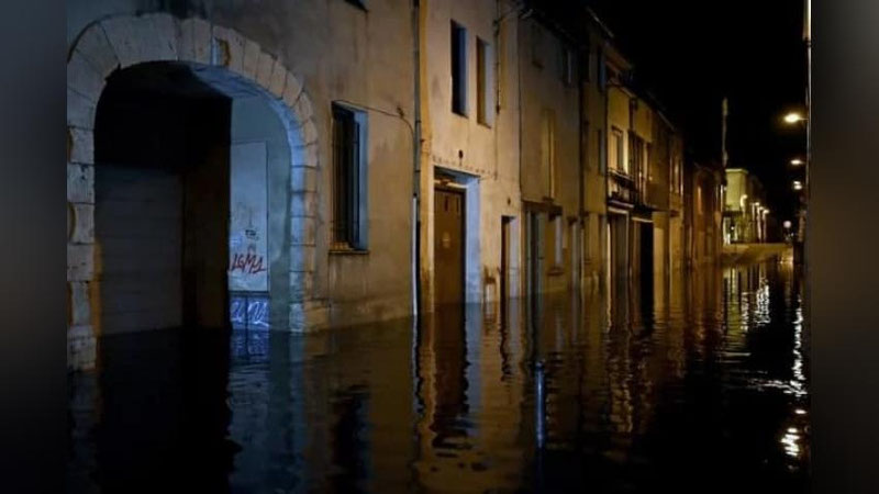 'Франциядаги сув тошқинлари оқибатида бир киши ҳалок бўлди'ning rasmi