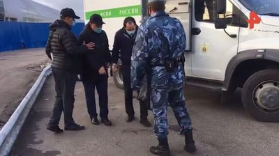 Изрображение 'Троих преступников экстрадировали из России в Узбекистан (видео)'