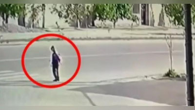 Изрображение 'В Наманганской области школьник погиб, перебегая дорогу на пешеходном переходе (видео, 18+)'