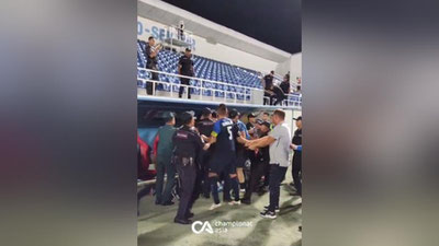 Изрображение 'Небольшая потасовка на столичном стадионе попала на видео'