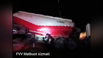 Изрображение 'Спасатели МЧС вытащили из кювета на перевале Камчик грузовик (видео)'