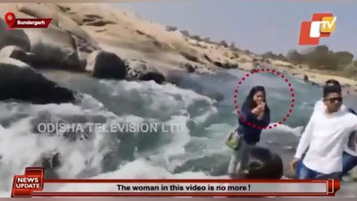 Изрображение 'Жительница Индии погибла, делая селфи на фоне бурной реки (видео)'