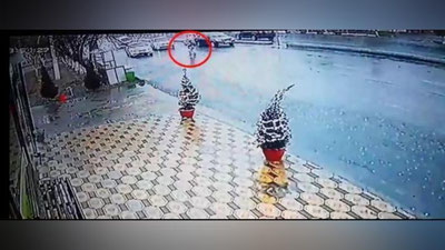 'Фарғонада "Lacetti" ҳайдовчиси  боласини кўтариб кетаётган аёлни уриб юборди'ning rasmi