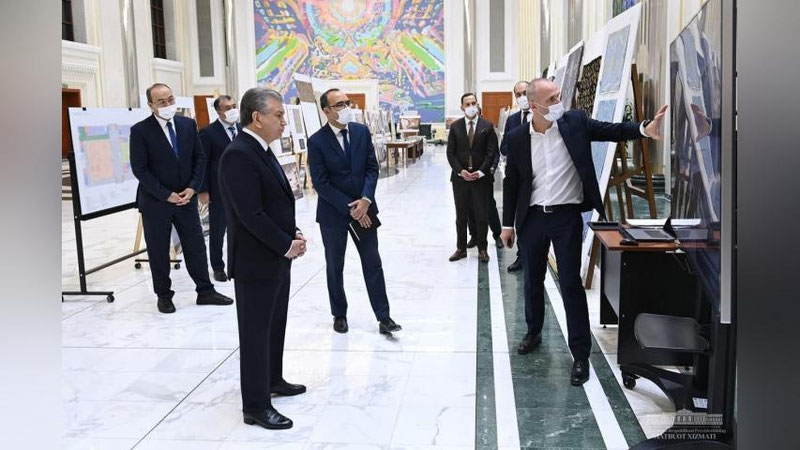 'Shavkat Mirziyoev Samarqand viloyatidagi amalga oshiriladigan loyihalar taqdimoti bilan tanishdi'ning rasmi