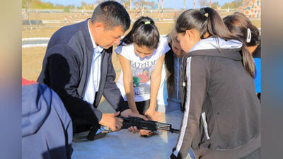 'Nukuslik o`quvchi yoshlar o`rtasida yangicha harbiy musobaqa o`tkaziladi'ning rasmi