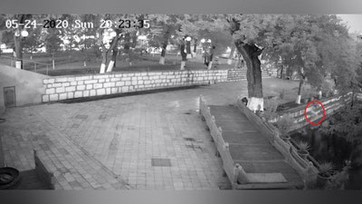 Изрображение 'В Бухаре на видео попала попытка самоубийства в комплексе "Ляби-хауз"'