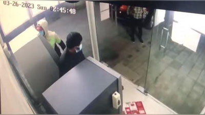 Изрображение 'В Самарканде злоумышленники пытались украсть из банкомата 323 млн сумов (видео)'