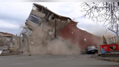 Изрображение 'В Стамбуле рухнул дом после обвала грунта из-за строительства метро (видео)'