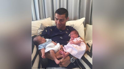 ' РОНАЛДУ ТЎРТИНЧИ МАРТА ОТА БЎЛИШ АРАФАСИДА ТУРИБДИ'ning rasmi