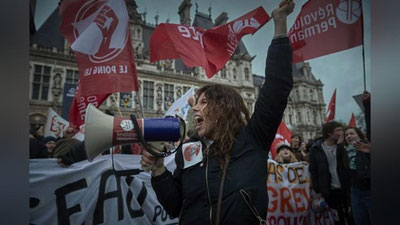 'Makron ommaviy noroziliklarga qaramay pensiya yoshini oshirish haqidagi qonunni imzoladi'ning rasmi