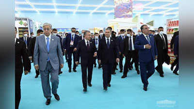 '5 mamlakat prezidenti sanoat mahsulotlari ko`rgazmasida ishtirok etdi'ning rasmi