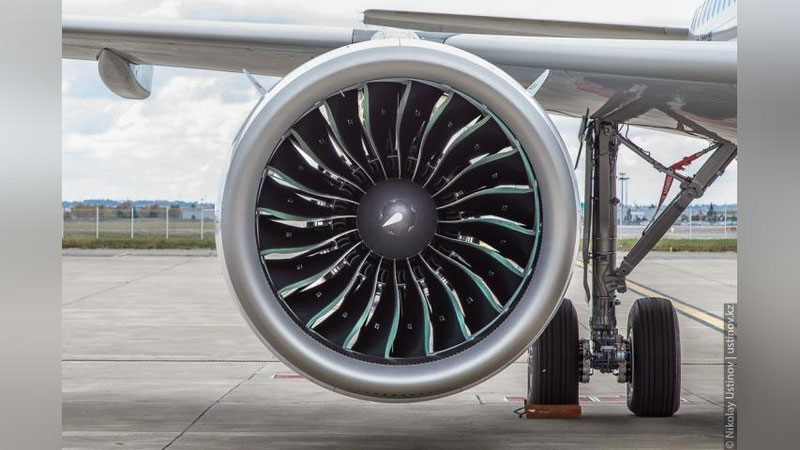 Изрображение 'При посадке в Казани отказал двигатель самолета Airbus A320 компании "Uzbekistan Airways"'