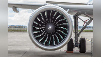 Изрображение 'При посадке в Казани отказал двигатель самолета Airbus A320 компании "Uzbekistan Airways"'