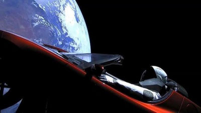 'Илон Маск Tesla автомобилини Марсга учирди (видео)'ning rasmi