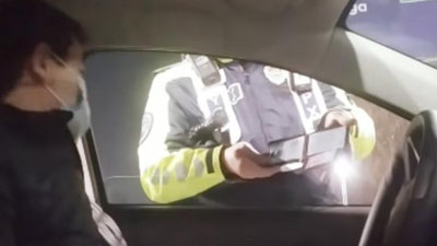 'Toshkentda qarama-qarshi harakatlangan avtoblogerni jarimaga tortmagan YPX xodimi va uning komandiri jazolandi'ning rasmi