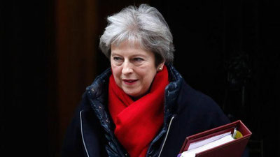 'Тереза Мэй ўзининг портретини 110 еврога сотиб олди'ning rasmi