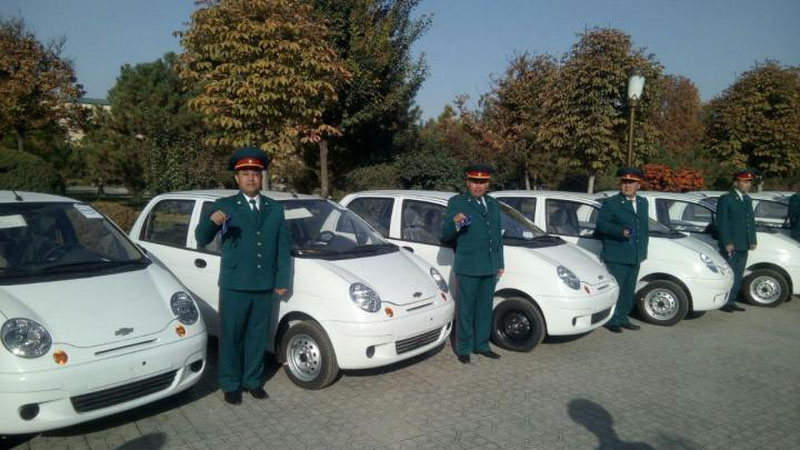 Изрображение 'ТАШКЕНТСКИМ ИНСПЕКТОРАМ ПРОФИЛАКТИКИ ВРУЧИЛИ КЛЮЧИ ОТ МАШИН И КВАРТИР'