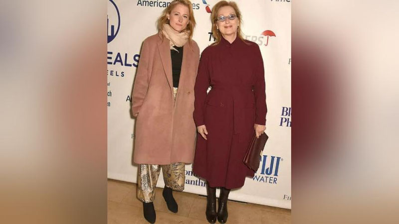 '69 yoshli Meril Strip ilk bor buvi bo`ladi 'ning rasmi