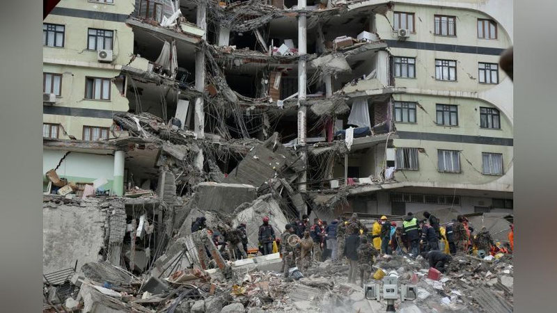 'Turkiyada 6 fevraldagi zilziladan so`ng yana jami 2103 ta zilzila sodir bo`lgani aytildi'ning rasmi
