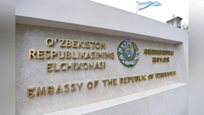 'O`zbekistonning Pekindagi elchixonasi: "O`zbekiston hukumati o`z fuqarolarini tashlab qo`ymaydi! Vahimaga o`rin yo`q!" (Video)'ning rasmi