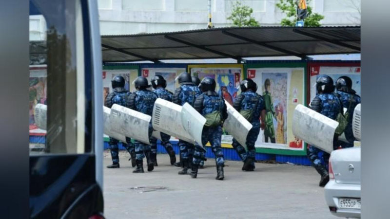 'Rossiyada mahbuslar qamoqxona xodimlarini garovga oldi'ning rasmi