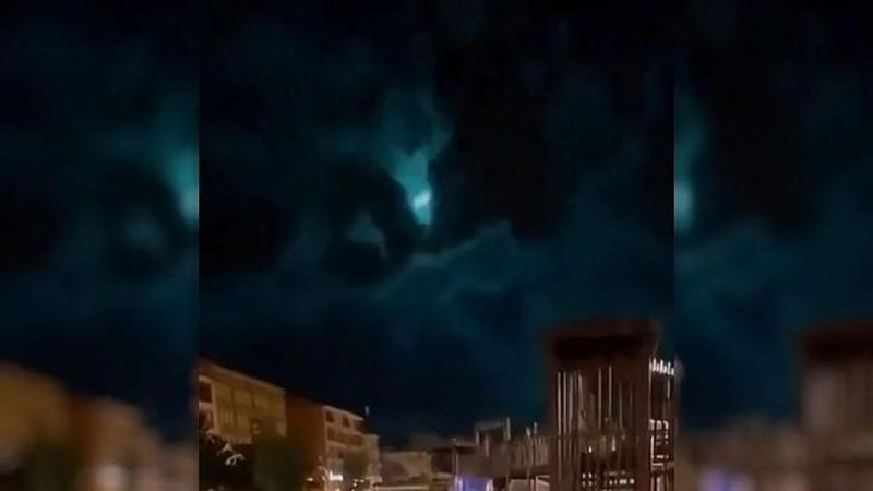 'Turkiya osmonidan meteorit uchib o`tdi'ning rasmi