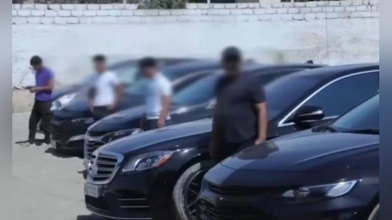 'Фарғона ва Самарқандда тўйда қатнашган куёвжўралар қамалди. Бунга сабаб... (видео)'ning rasmi