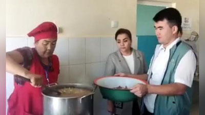 'Samarqanddagi bog`chalarning birida ovqatga go`sht o`rniga suyak solib tayyorlanayotgani haqida xabar tarqaldi (video)'ning rasmi