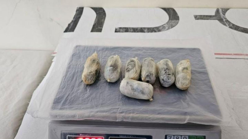 'Toshkent viloyatida xorij fuqarosi 400 gramm narkotik moddasini ichki a`zosiga yashirib, O`zbekistonga olib kirishga urindi'ning rasmi