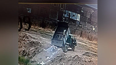 'Toshkent viloyatida chiqindi tashlagan avtotransport vositasi musodara etilmoqda'ning rasmi