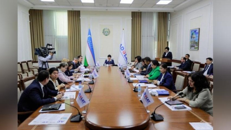 'Мансабдорлар устидан судга бериладиган мурожаат бўйича давлат божи пасайтирилади'ning rasmi