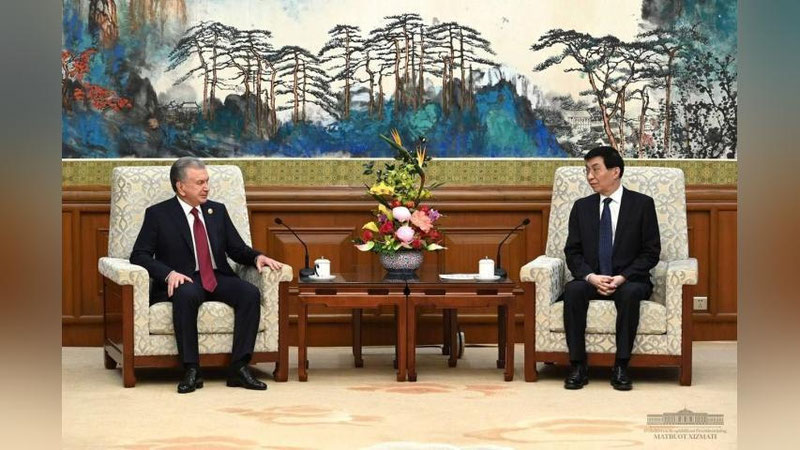 'Шавкат Мирзиёев Халқ сиёсий маслаҳат кенгаши Бутунхитой қўмитаси Раиси билан учрашди'ning rasmi