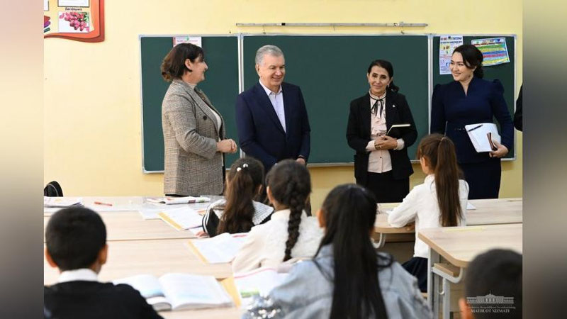 'Президент Қарши туманидаги 12-мактабга режалаштирилмаган ҳолда кириб борди'ning rasmi