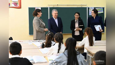 'Президент Қарши туманидаги 12-мактабга режалаштирилмаган ҳолда кириб борди'ning rasmi