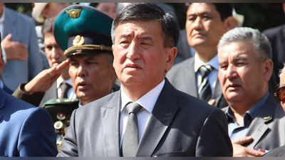 'Qirg`izistonlik baxshi mustaqillik bayramida prezidentga qarab mamlakatdagi korrupsiya haqida qo`shiq aytdi (video)'ning rasmi