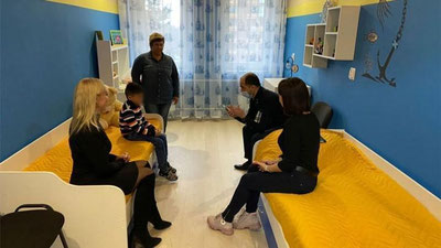 Изрображение 'Посольство Узбекистана поможет мальчику-маугли из Балашихи и его отцу вернуться домой'