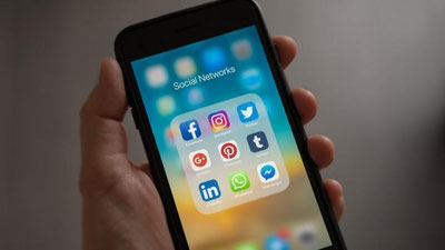 Изрображение 'Google ограничивает работу своего магазина приложений в России'