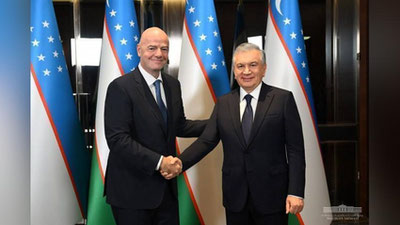 'FIFA rahbari Shavkat Mirziyoevga ismi tushirilgan futbol to`pini sovg`a qildi(video)'ning rasmi